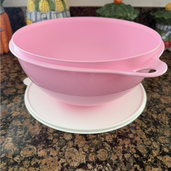 Tupperware Other - NEW 💗🤍💗 Tupperware Pink Thatsa mega 32 cup bowl with white lid